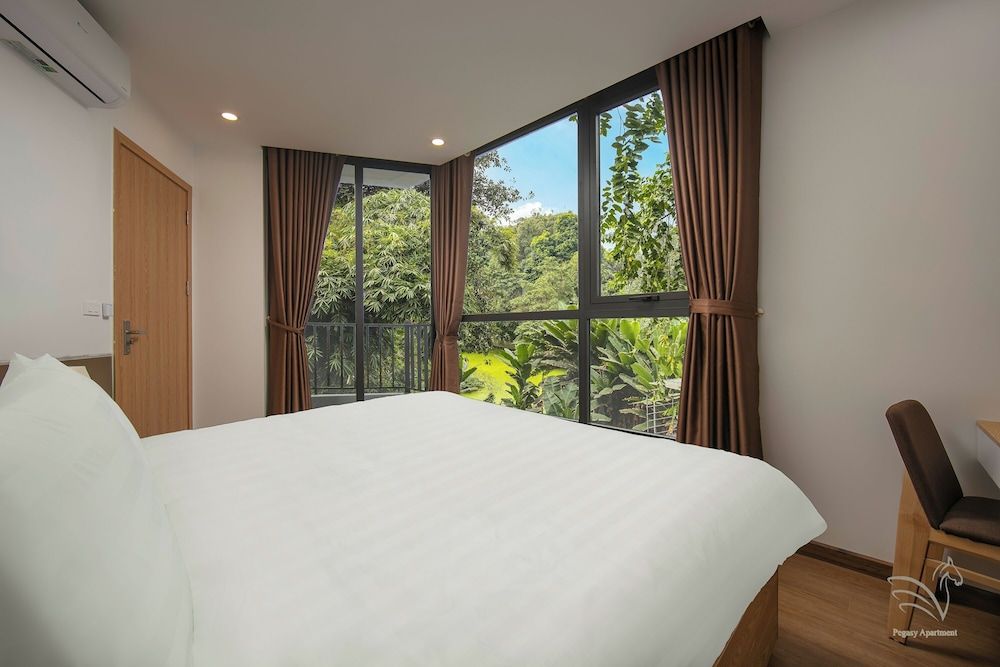 Executive Double Room, 1 King Bed, Balcony, Lake View