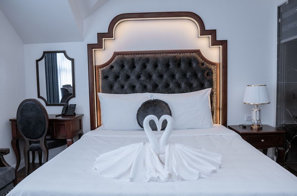 Royal Duong Noi Hotel Standard Room 6