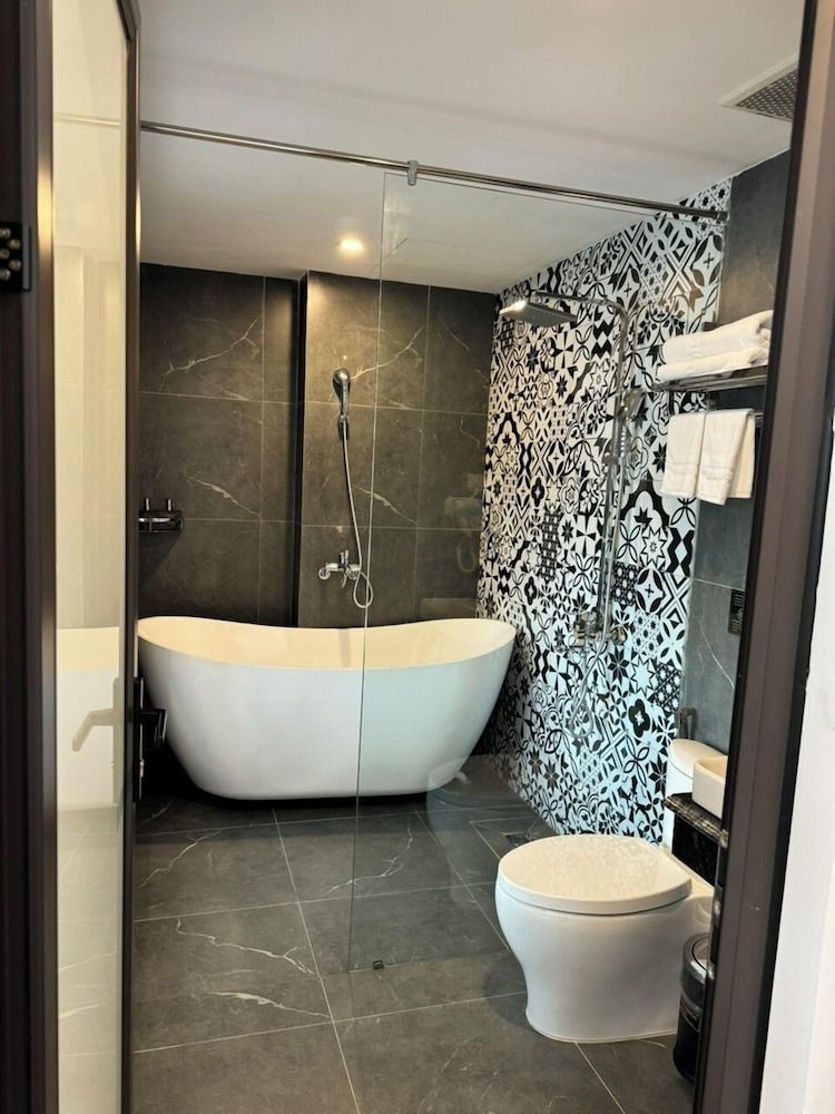 Aquarius Premium Hotel Premium Room, Bathtub, City View 3