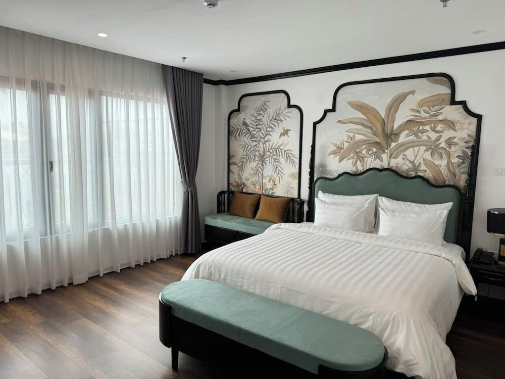 Aquarius Premium Hotel Premium Room, Bathtub, City View 2