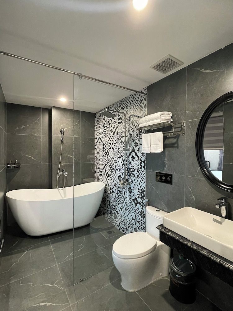 Aquarius Premium Hotel Premium Room, Bathtub, City View 4