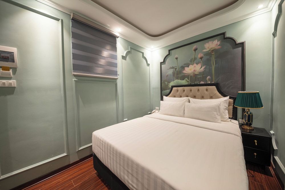 Amica Premier Hotel and Travel Superior Room 4