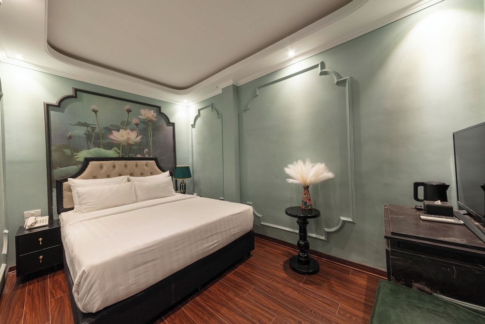 Amica Premier Hotel and Travel Superior Room 3