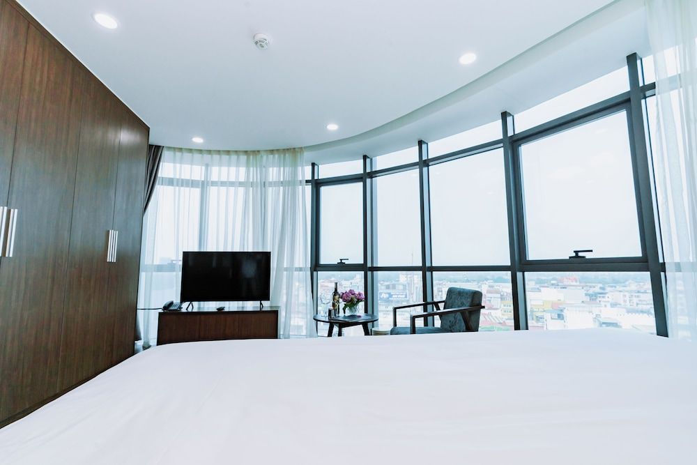 Deluxe Room, City View