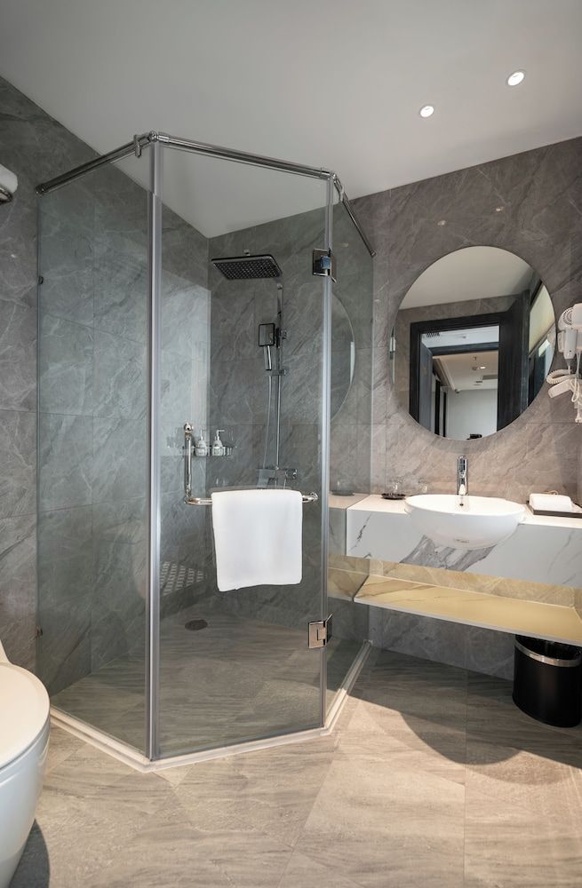 Luxe Paradise Premium Hotel Deluxe Twin Room, Non Smoking, City View 7