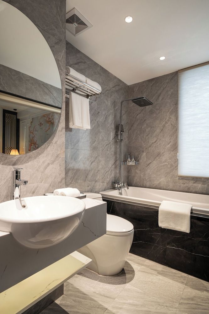 Luxe Paradise Premium Hotel Executive Double Room, Bathtub, City View 4