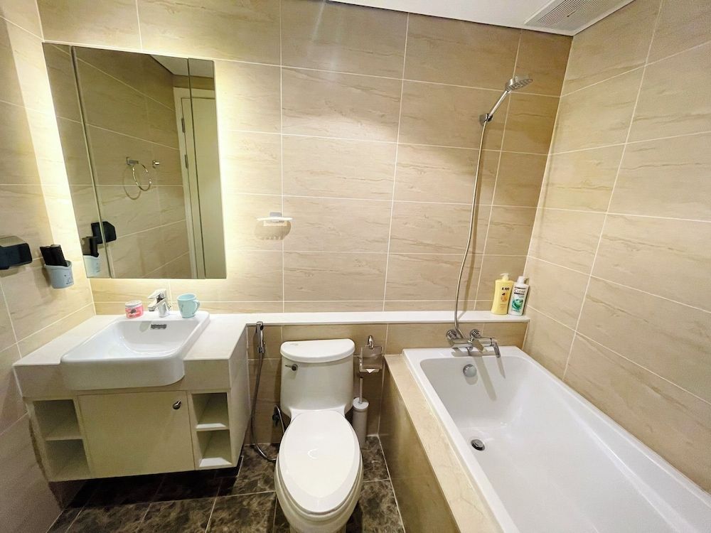 Vinhomes D'Capitale - Luna's House Deluxe Apartment 14