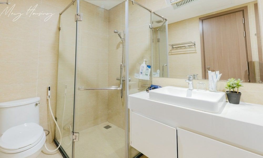 May Housing - Vinhomes Skylake Deluxe Apartment, Balcony, Lake View 10