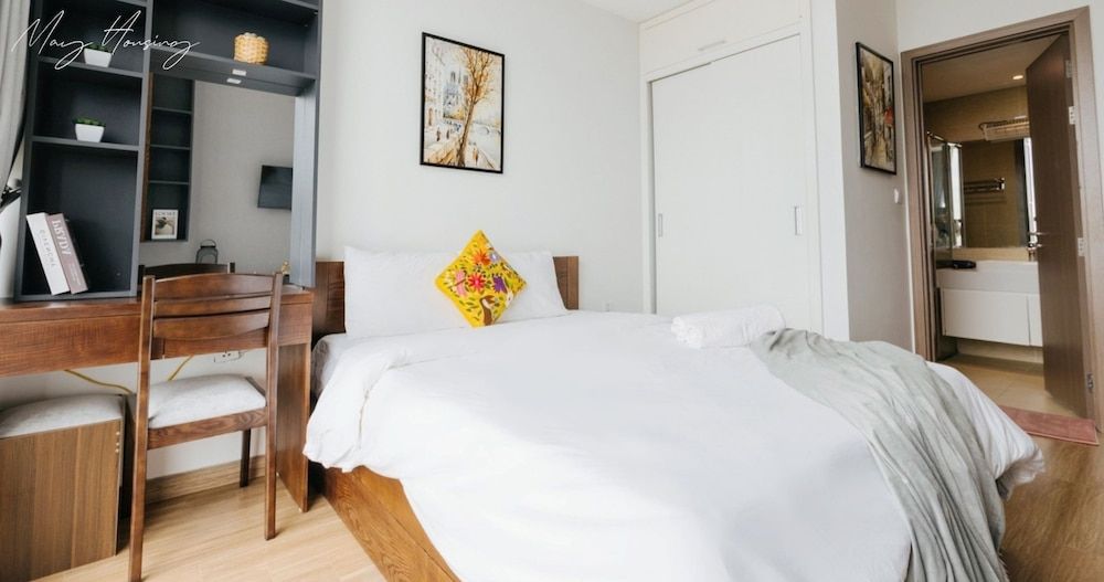 May Housing - Vinhomes Skylake Deluxe Apartment, Balcony, Lake View 5