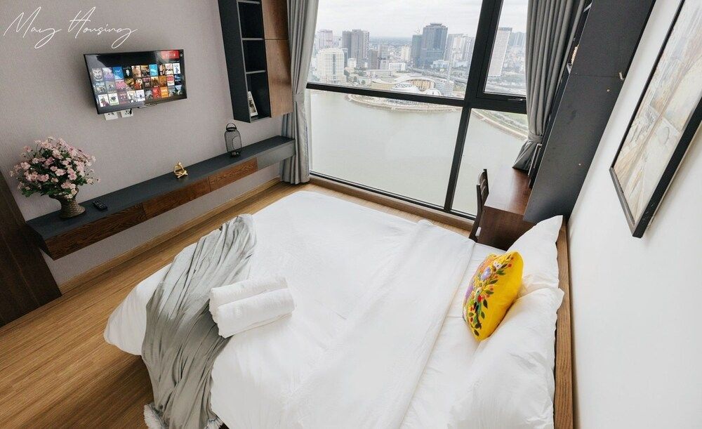 May Housing - Vinhomes Skylake Deluxe Apartment, Balcony, Lake View 6