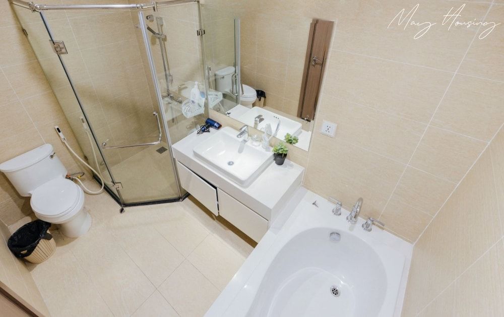 May Housing - Vinhomes Skylake Deluxe Apartment, Balcony, Lake View 9