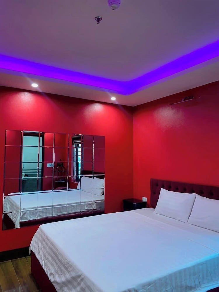 Honeymoon Room