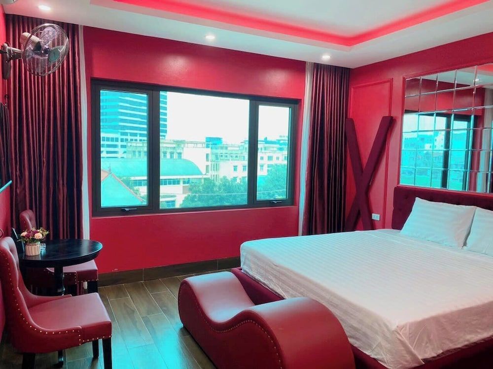 Honeymoon Room