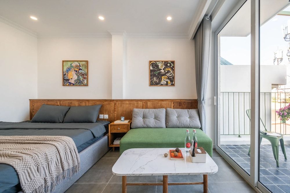 Studio Suite, City View