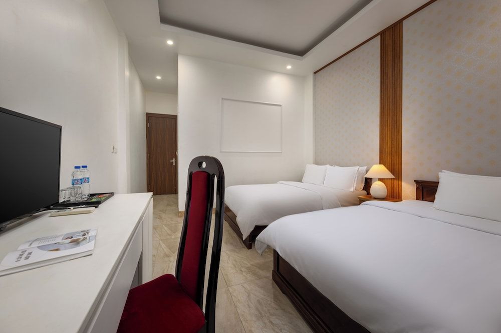 Deluxe Triple Room, City View
