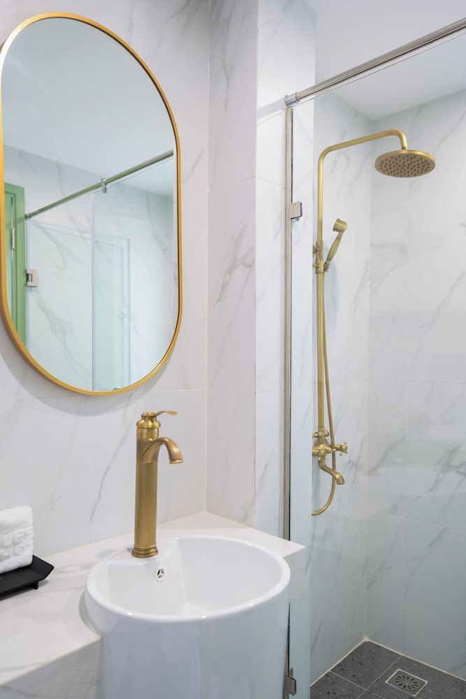 Lestar Hotel Hanoi Deluxe Double Room 5