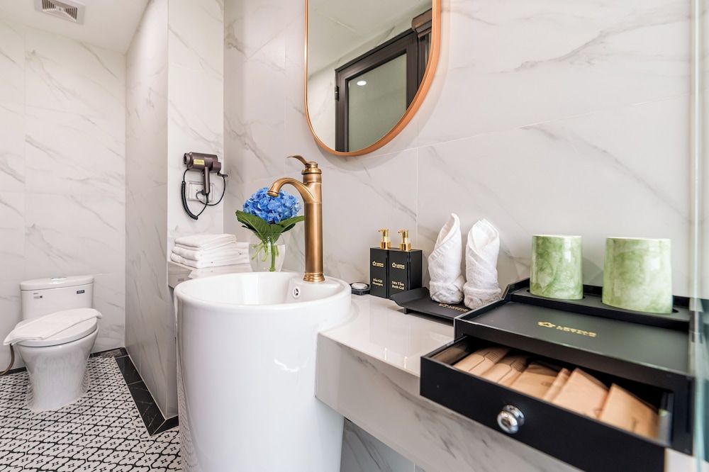 Lestar Hotel Hanoi Superior Room 3