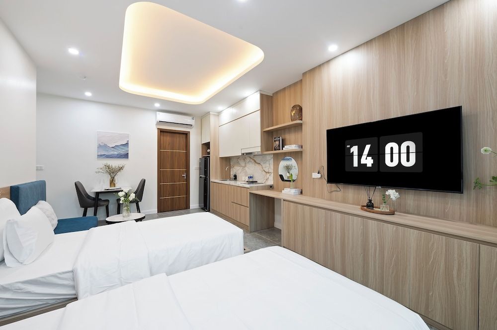 Business Studio Suite, City View