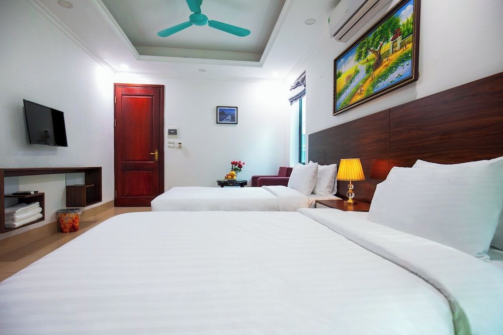 Hanoi Shining House Deluxe Triple Room, Courtyard View 3