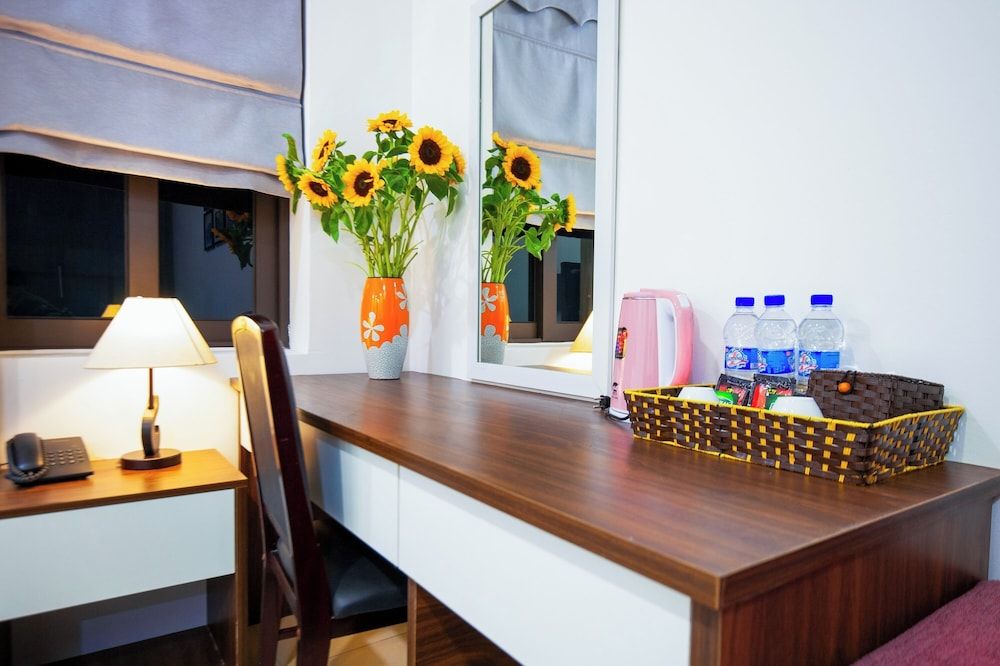 Hanoi Shining House Deluxe Triple Room, Courtyard View 10