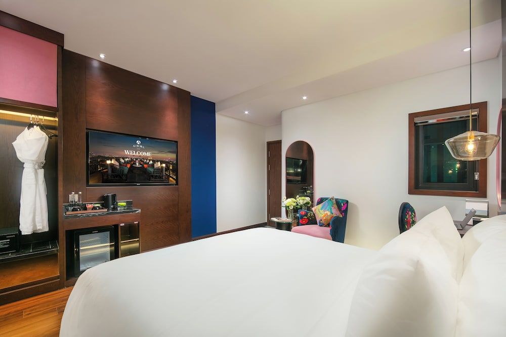 Aurora Central Hotel