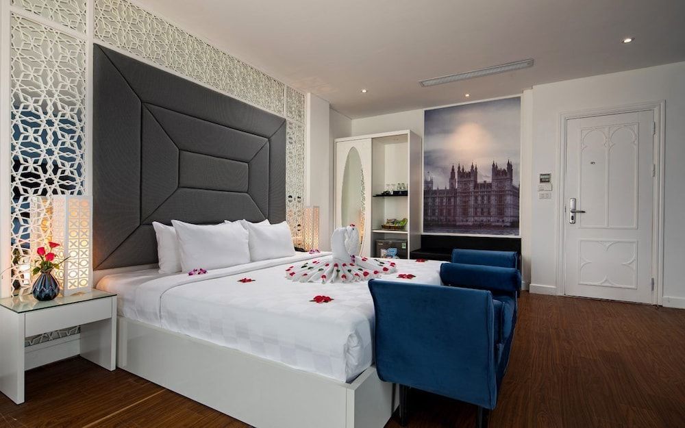 Honeymoon Suite, 1 King Bed, Lake View