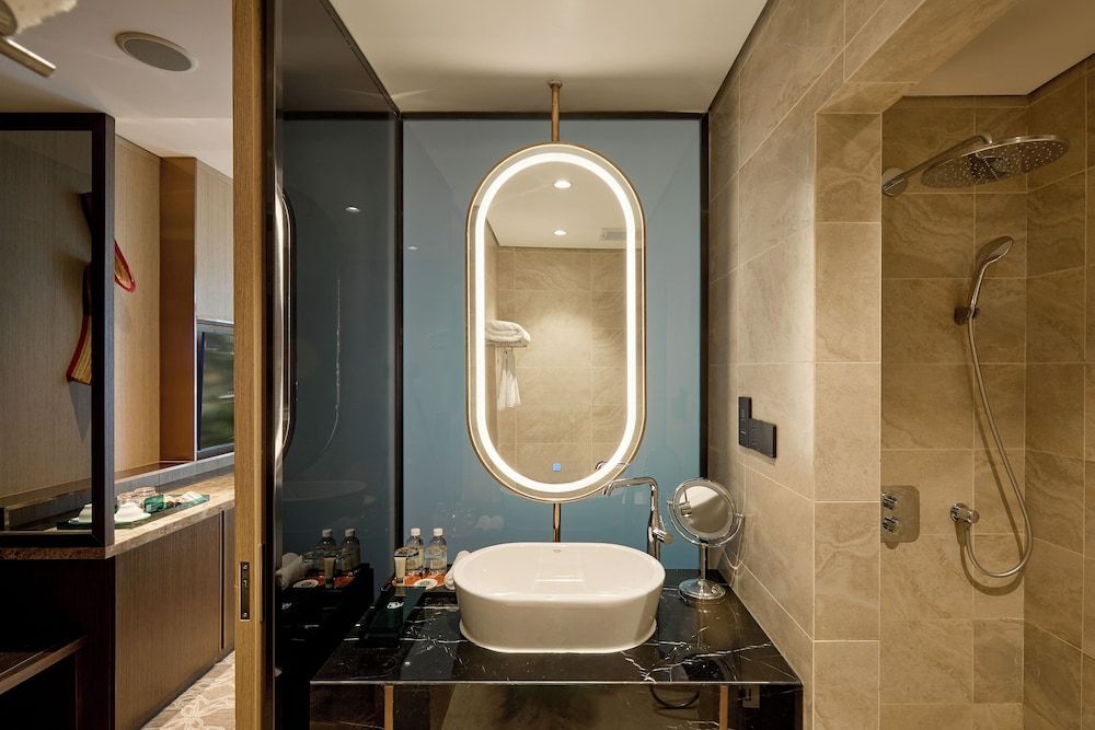 REY Hotel Hanoi Deluxe Twin Room 3