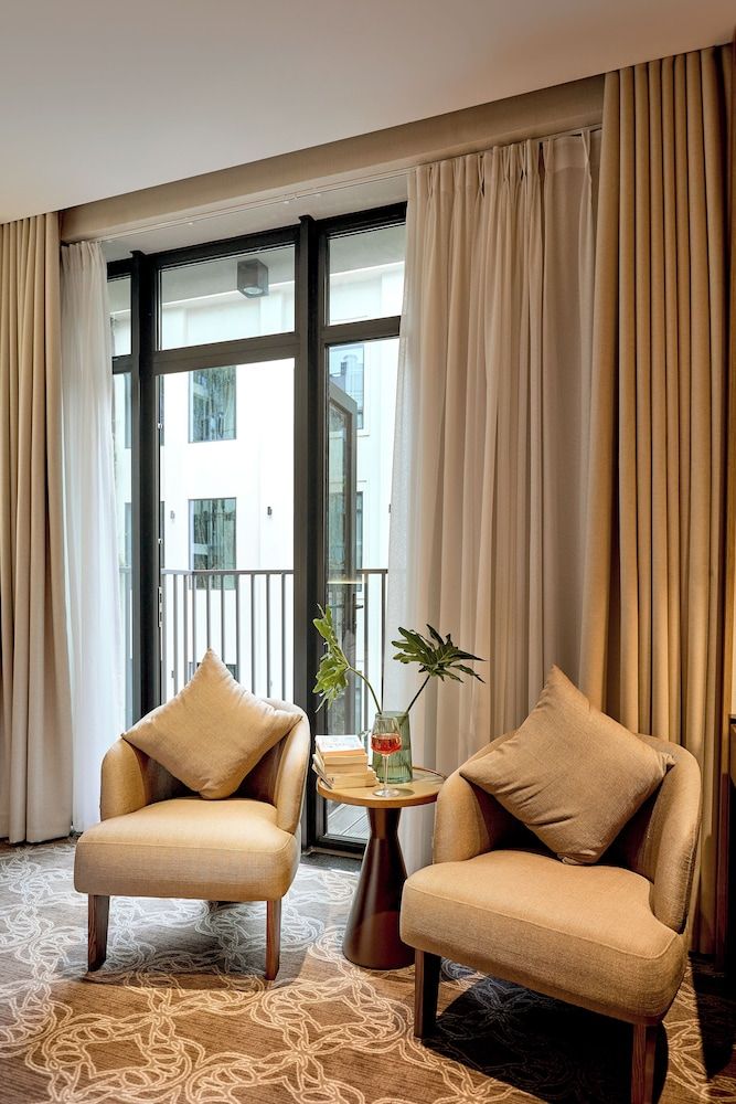 REY Hotel Hanoi Deluxe Twin Room 4