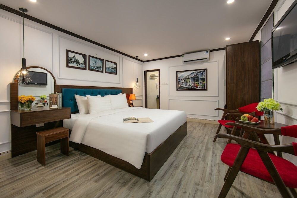Deluxe Double King Size Bed