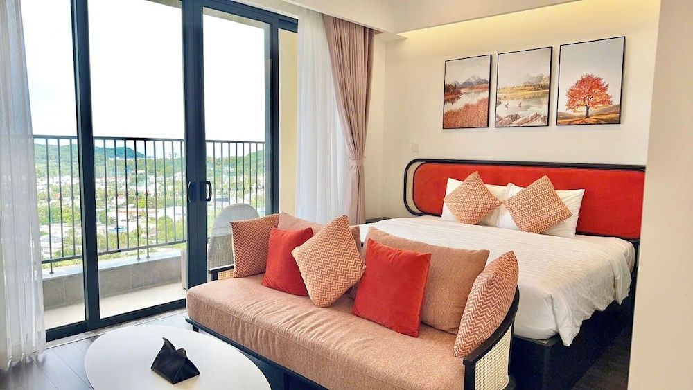 Studio, 1 King Bed with Sofa bed, City View