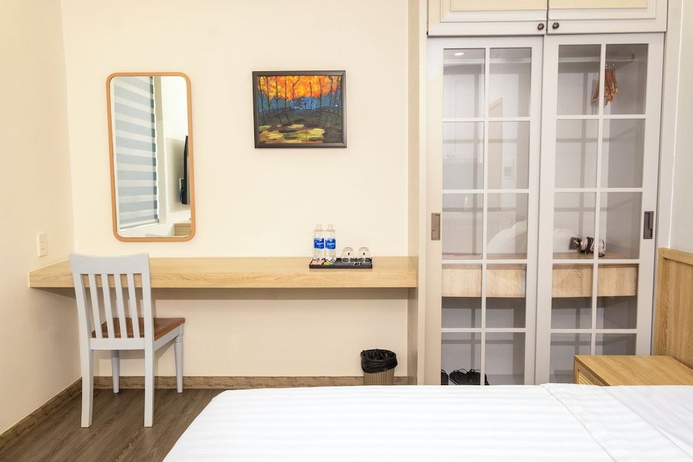 Deluxe Room, 1 King Bed, City View
