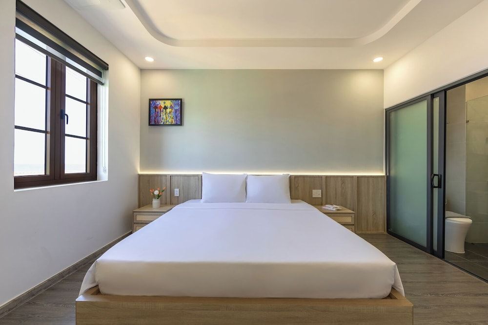 Deluxe Room, 1 King Bed, Sea View