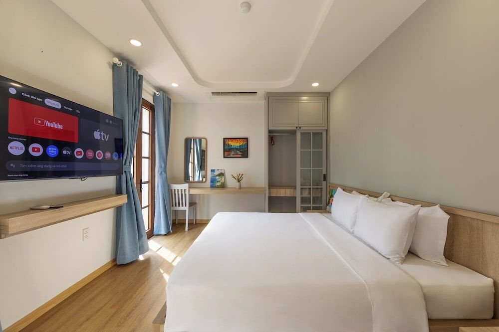 Premier Room, 1 King Bed, City View