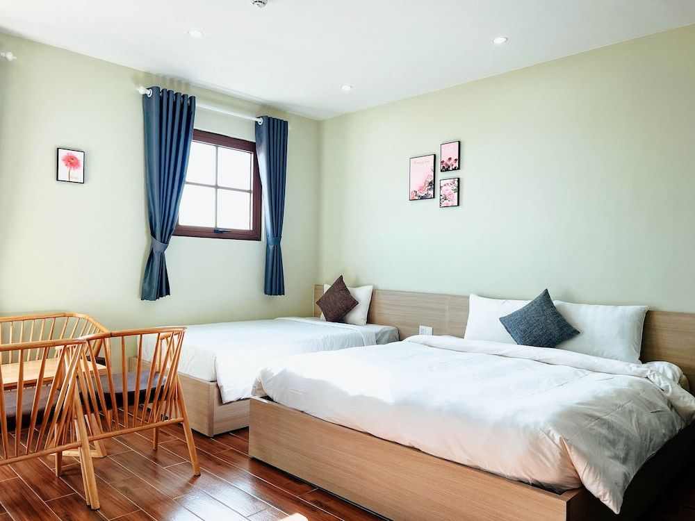 Sea Sunset Hotel Premier Quadruple Room 4