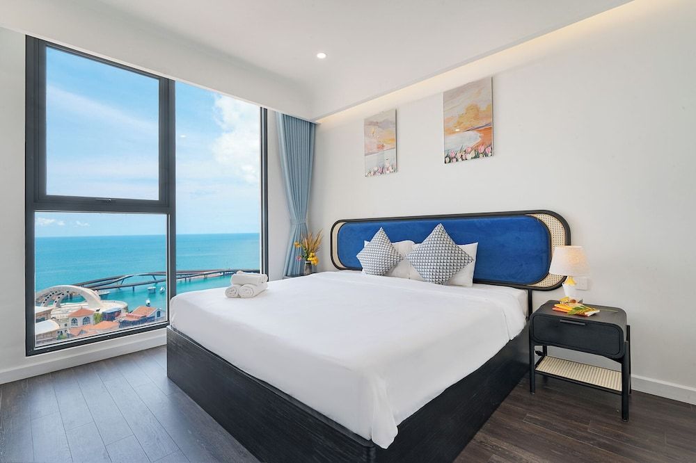 La isla Apartments & Villas – Sea View & Fireworks Phu Quoc Apartment, 3 Bedrooms, Beach View 2
