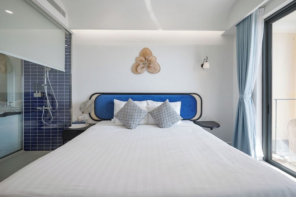 La isla Apartments & Villas – Sea View & Fireworks Phu Quoc Apartment, 1 Bedroom, Beach View 4