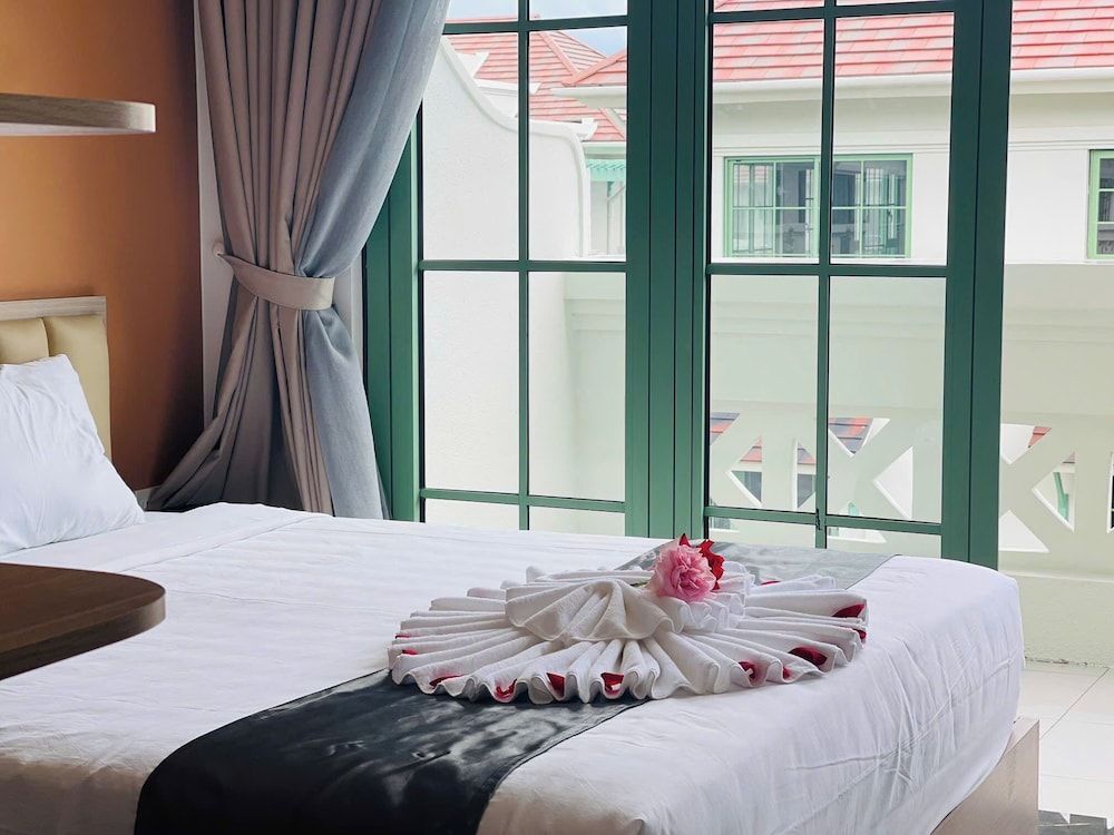 Classic Villa, 4 Bedrooms, Ensuite, City View