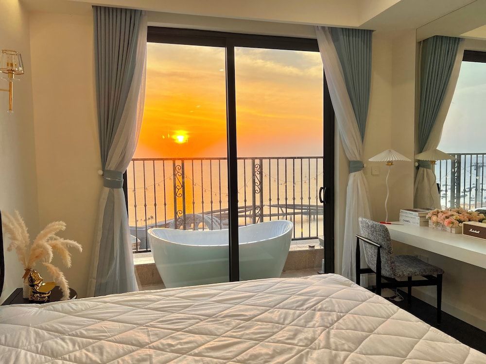 Standard Apartment, Beach View