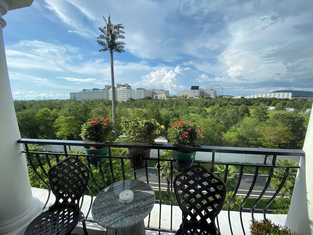 JB Serviced Apartment Phu Quoc Executive Suite, Balcony, Garden View 9
