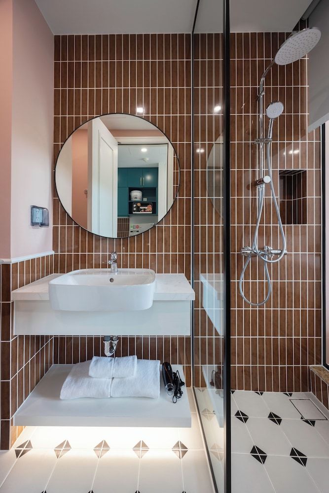 Luna Sol - Sunset & Firework Signature Studio, 1 King Bed, Balcony, Mountain View 14