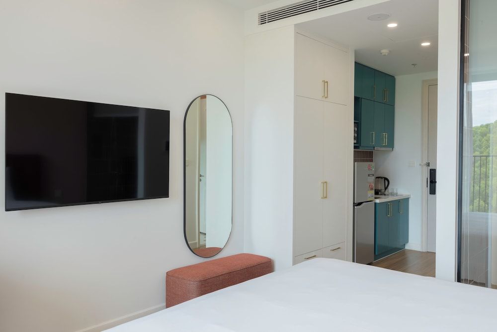 Luna Sol - Sunset & Firework Signature Studio, 1 King Bed, Balcony, Mountain View 15