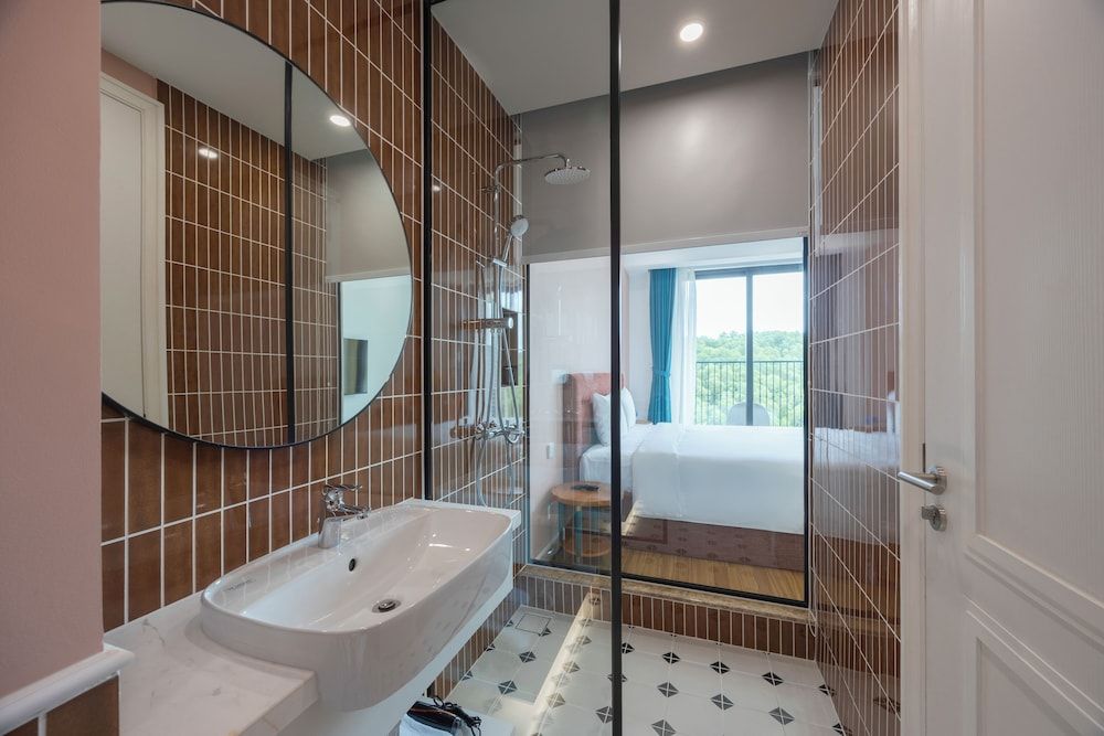 Luna Sol - Sunset & Firework Signature Studio, 1 King Bed, Balcony, Mountain View 10