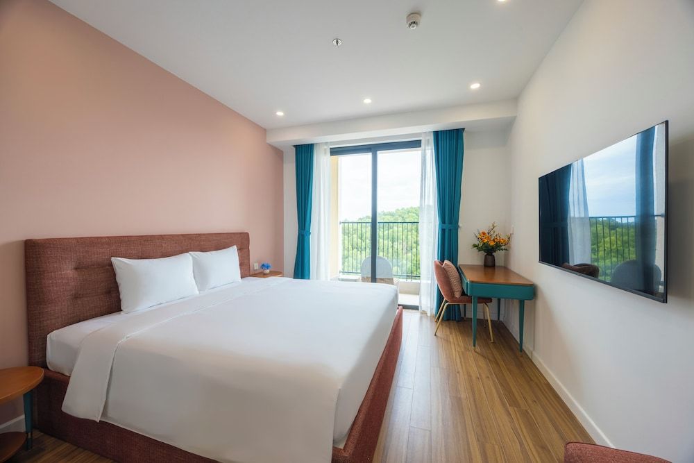 Luna Sol - Sunset & Firework Signature Studio, 1 King Bed, Balcony, Mountain View 4