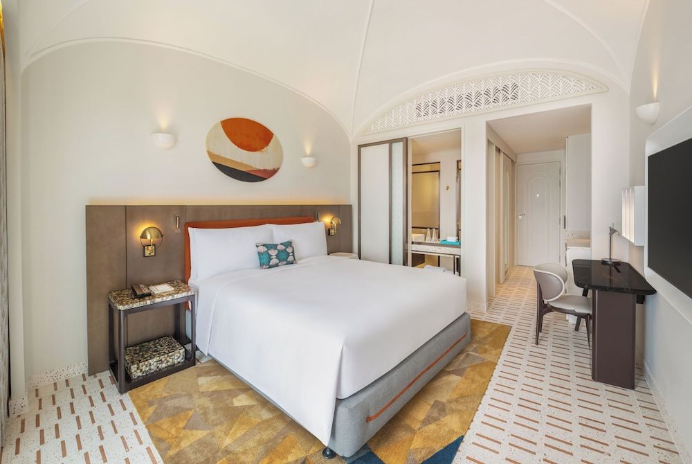 Room, 1 King Bed, Balcony
