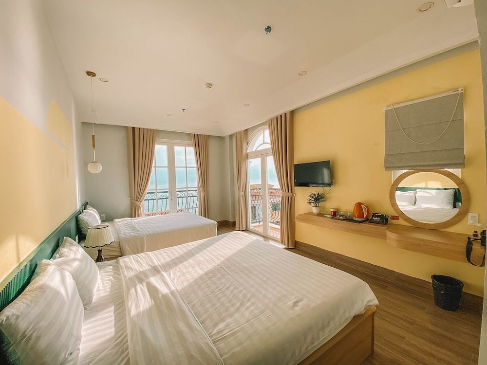 Superior Triple Room, Balcony, Beach View