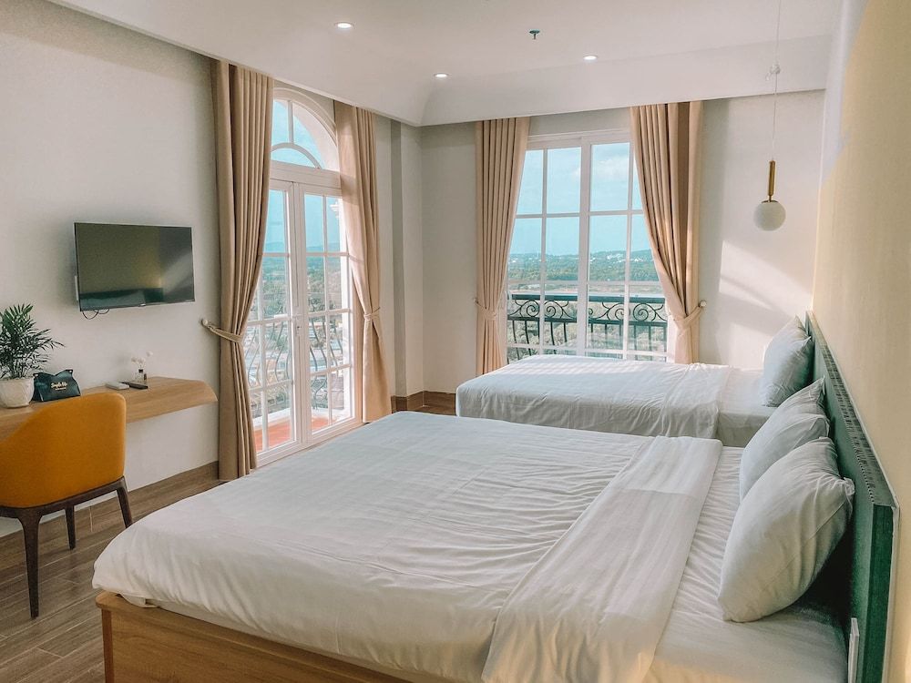 Premier Quadruple Room, Balcony, Beach View