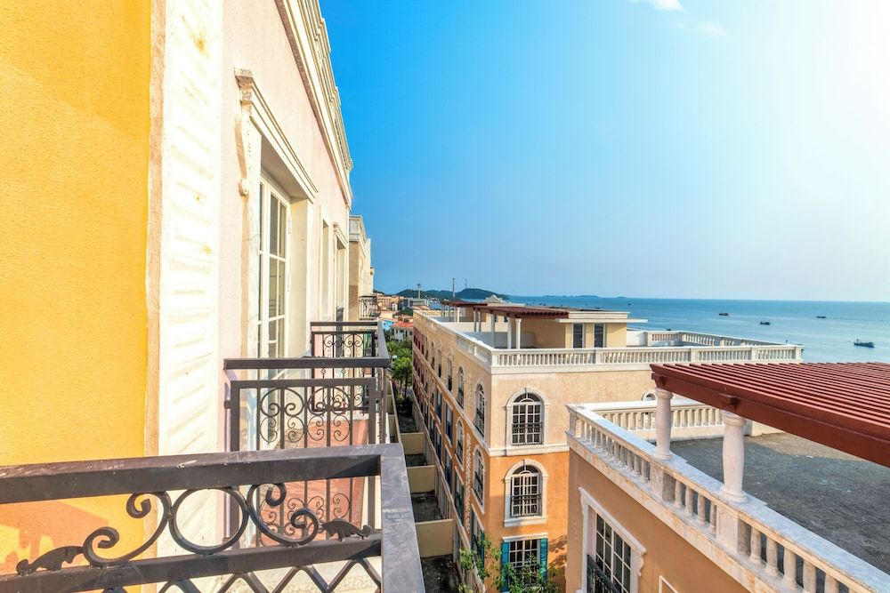 Lotus Home Hillside Family Room, Ocean View 7