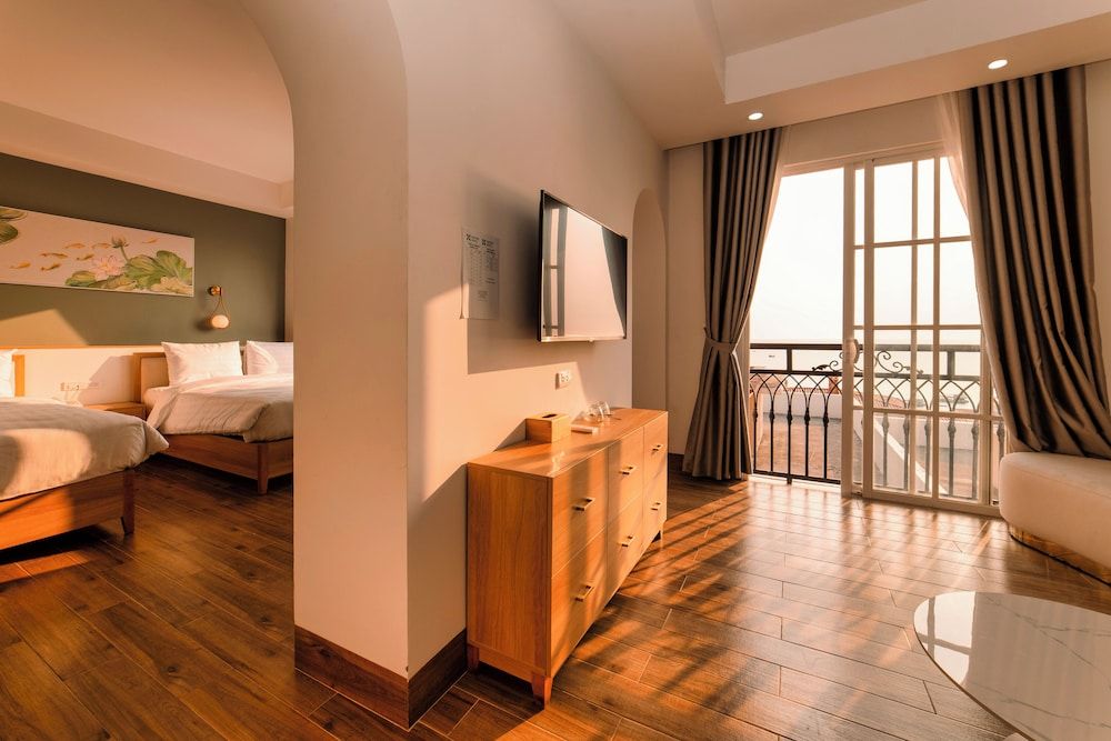 Lotus Home Hillside Family Room, Ocean View 17