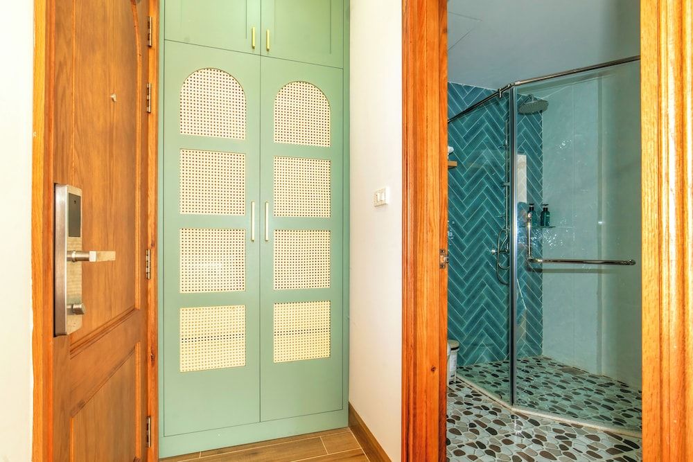 Lotus Home Hillside Deluxe Double Room, City View 8