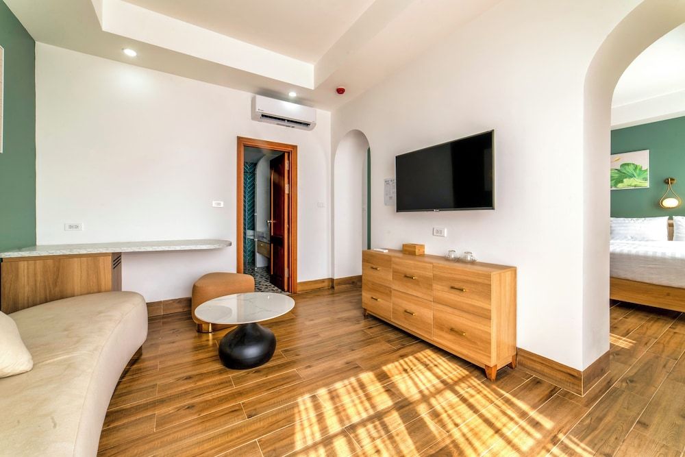 Lotus Home Hillside Family Room, Ocean View 15